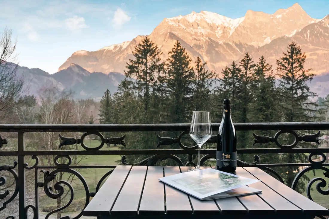 Blick vom Balkon auf die Berge